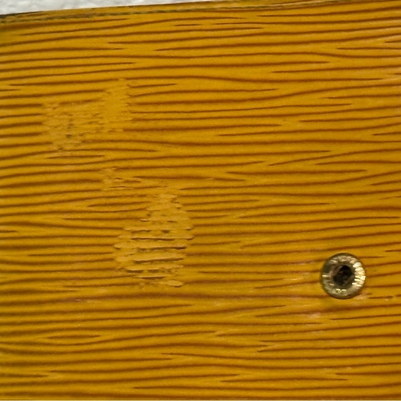 Authentic Vintage Louis Vuitton Epi Leather 1997 Porte-Billets Compact Wallet - Picture 3 of 12